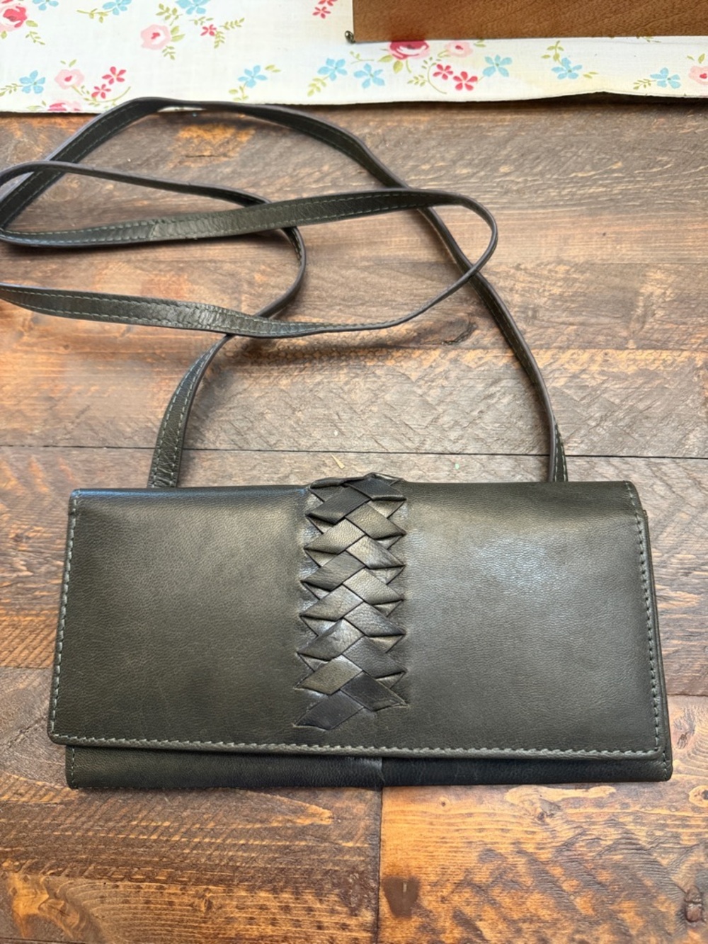 LODIS In the Details Traveler Crossbody/wallet Genuine Leather EUC Hunter Green